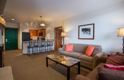 Winter Park Apartamento | Remodeled Zephyr Mountain Lodge condo with upgraded furnishings and Slope Side View condo