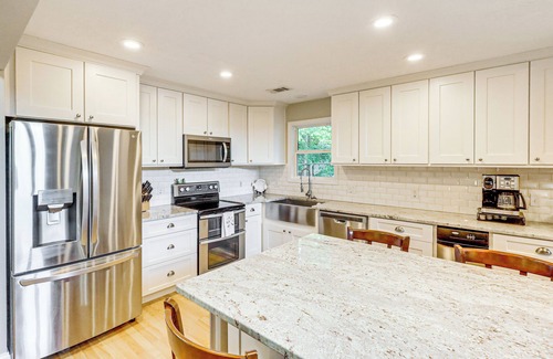 Eatonton Casa | Remote Escape: Lake Home w/ Dock in Sparta!