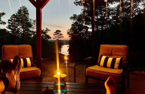 Elizabeth Cabina | Lakefront Remote Cabin in Ozark Mountains with Hot Tub amazing views & sunsets