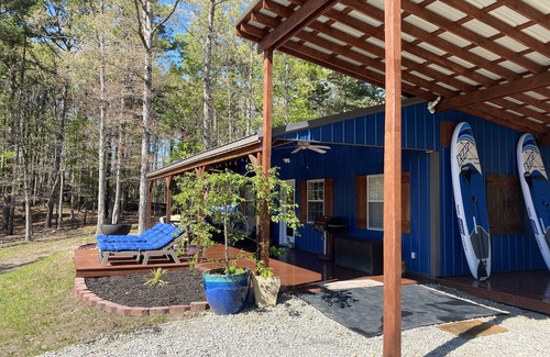 Elizabeth Cabina | Lakefront Remote Cabin in Ozark Mountains with Hot Tub amazing views & sunsets