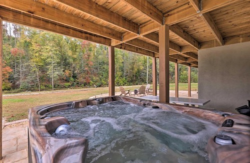 Purlear Casa | Remote Mountain Escape with Hot Tub and 122 Acres!