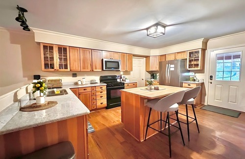 Bentonville Cabina | Remote Riverfront Cabin: Hot Tub * Fast Wi-Fi * Disc Golf * Pool Table * Games!