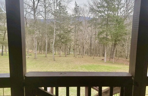 Bentonville Cabina | Remote Riverfront Cabin: Hot Tub * Fast Wi-Fi * Disc Golf * Pool Table * Games!