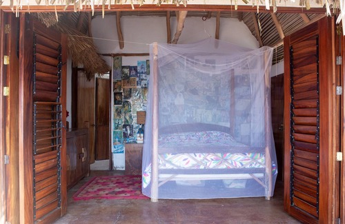 Mayto Cabaña | Palapa remota y romántica en la jungla con vista al océano con 3 camas, cocina + baño