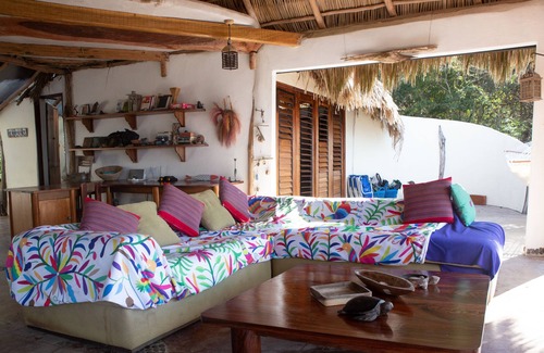 Mayto Cabaña | Palapa remota y romántica en la jungla con vista al océano con 3 camas, cocina + baño