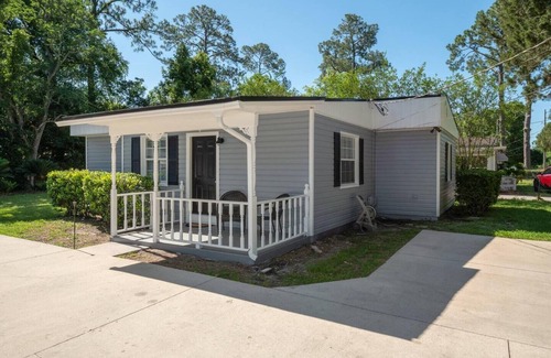 Southside Casa | Remote Work Haven: Bungalow near Mayo Clinic!