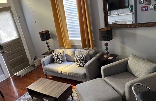 East Riverside Casa | Hip Historic Uptown Apartment - A dos cuadras de Magazine St