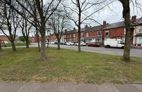 West Bromwich Apartamento | Rems 3bed apartment with games for fun, close to gym and garden view