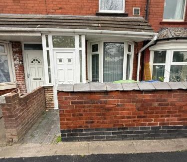 West Bromwich Apartamento | Rems 3bed apartment with games for fun, close to gym and garden view