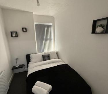 West Bromwich Apartamento | Rems 3bed apartment with games for fun, close to gym and garden view