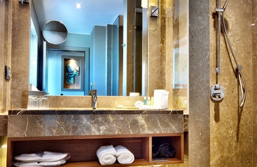 Gayrettepe Hotel | Renaissance Istanbul Polat Bosphorus Hotel