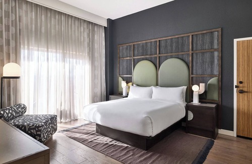 Glendale Sports and Entertainment District Hotel | Renaissance® Phoenix Glendale Hotel & Conference Center