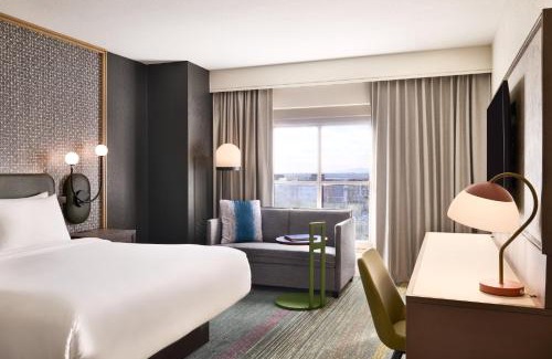 Glendale Sports and Entertainment District Hotel | Renaissance Phoenix Glendale Hotel & Conference Center