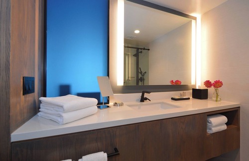 Downtown Reno Hotel | Renaissance Reno Downtown Hotel & Spa