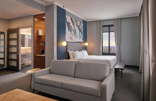 Downtown Dallas Hotel | Renaissance Saint Elm Dallas Downtown Hotel