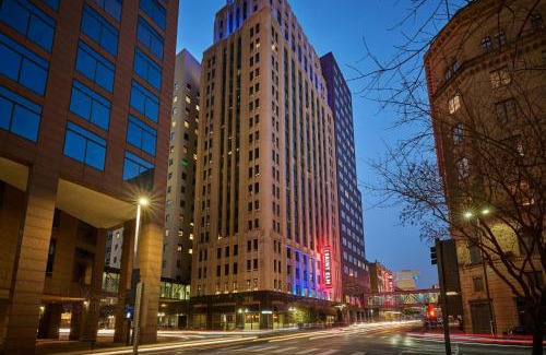 Downtown Dallas Hotel | Renaissance Saint Elm Dallas Downtown Hotel