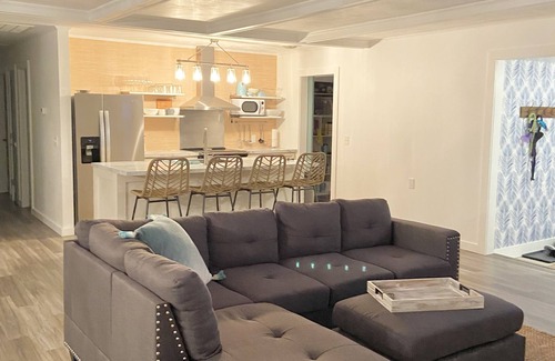 Ocracoke Casa | “Rendezvous” A Spacious, Newly Renovated 4BR Charmer