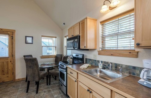 Sandpoint Casa | Rendezvous - Courtyard Beach Bungalow