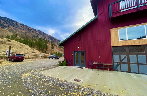 Cashmere Apartamento | Rendezvous Ranch horse training, month rental only