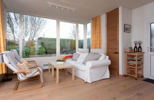 Renesse Casa | Renesse Holiday Home w Fireplace