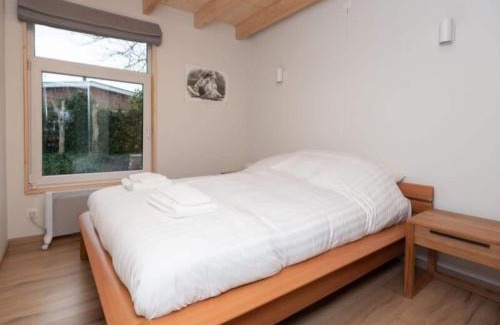 Renesse Casa | Renesse Holiday Home w Fireplace