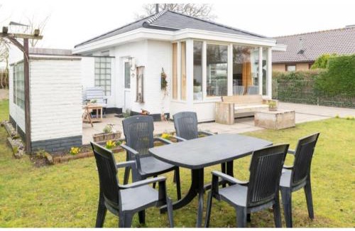 Renesse Casa | Renesse Holiday Home w Fireplace