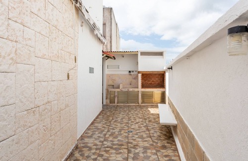 Cancún Casa | Renewed 3 BR house WiFi Gym Pools Patio &Parking