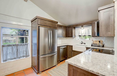 McQueeney Casa | Granja renovada Lake McQueeney Cove