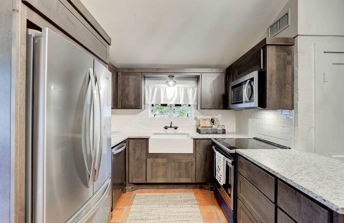 McQueeney Casa | Granja renovada Lake McQueeney Cove