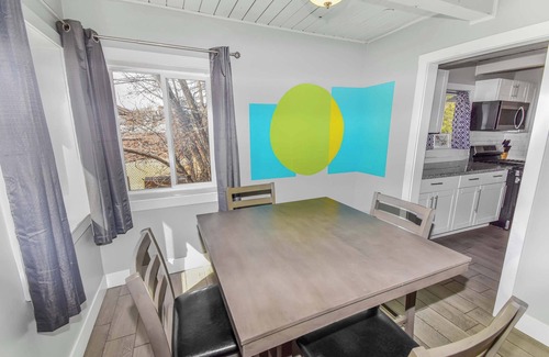 Northeast Reno Casa | Reno Upper Unit with King Bed & Pull-Out Couch