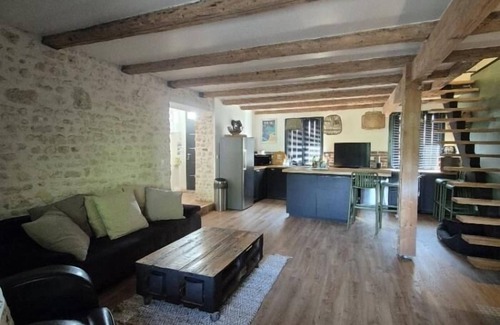 Saint Laurent de la Pree Casa | Antiguo almacén de vino reformado - 4 plazas