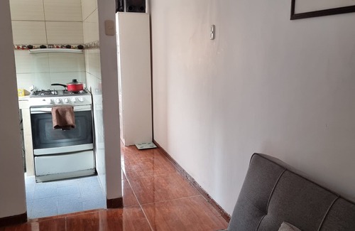 Rímac Apartamento | Renovado, moderno departamento a 10 min a la city