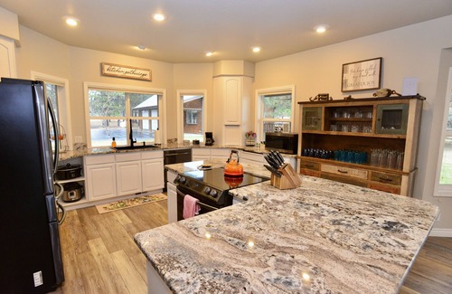 McCall Casa | Renovare' - Pet friendly - Trailer parking - Hot tub - Fireplace