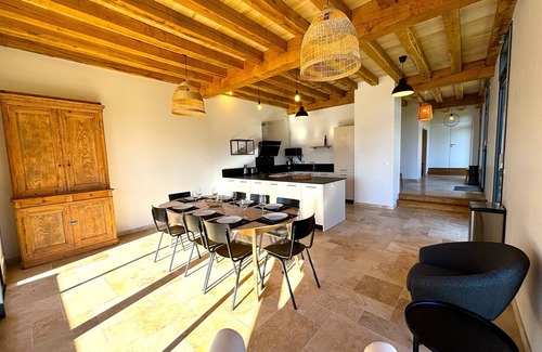 Saint-Vincent-de-Cosse Casa | Renovated loft-style tobacco drying shed with private heated pool near Sarlat