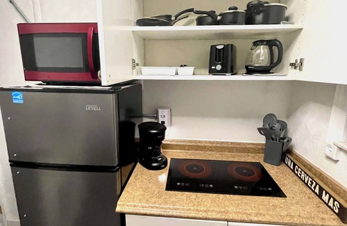 Highland Garden Cabaña | Renovated 1 Bedroom/1Bath with Washer and Dryer