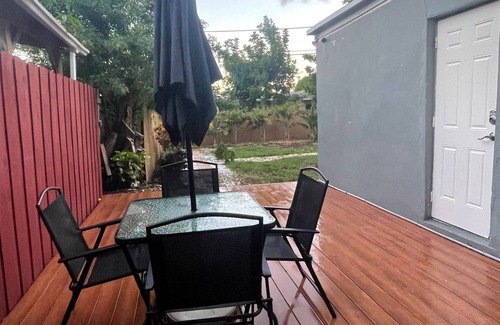 Highland Garden Cabaña | Renovated 1 Bedroom/1Bath with Washer and Dryer