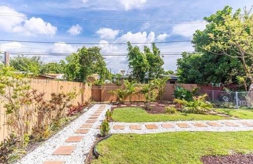 Highland Garden Cabaña | Renovated 1 Bedroom/1Bath with Washer and Dryer