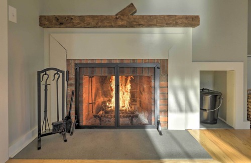Pawcatuck Casa | Renovated 1735 Stonington Home with Water Views!