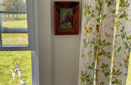 Town of Southold Town Cabaña | Renovated 1930's cottage on the water near Greenport with WiFi, AC