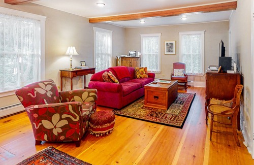 Penobscot Otro | Renovated 19th-Century Farmhouse w/ 270 Feet of Waterfront & Sunset Views
