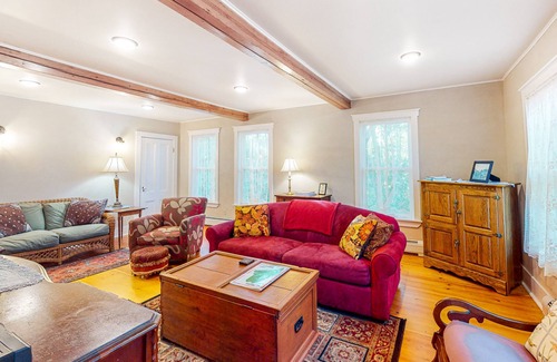 Penobscot Otro | Renovated 19th-Century Farmhouse w/ 270 Feet of Waterfront & Sunset Views
