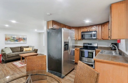 Faubourg Delassize Casa | Renovated 1BD Steps to St Charles Ave & Street Car