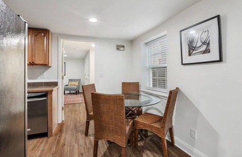 Faubourg Delassize Casa | Renovated 1BD Steps to St Charles Ave & Street Car