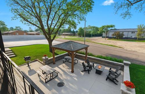 Royal Oak Apartamento | Renovated 1BR Upper Flat Modern King Suite