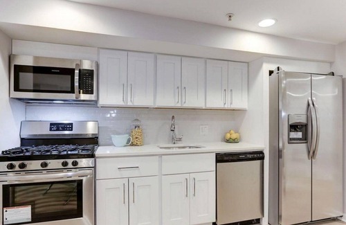 Bloomingdale Apartamento | Renovated 2 bed/2 full bath with PRIVATE ENTRANCE, outdoor patio in central DC