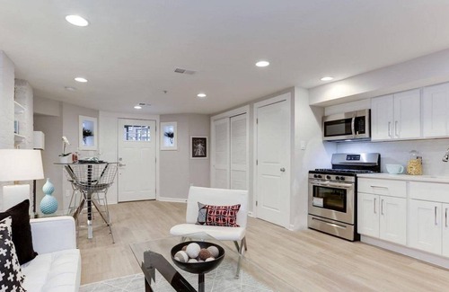 Bloomingdale Apartamento | Renovated 2 bed/2 full bath with PRIVATE ENTRANCE, outdoor patio in central DC