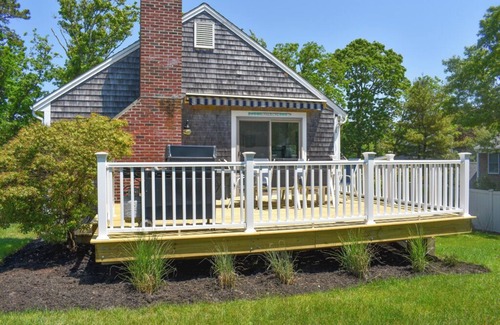 Harwich Casa | Renovated 2 bed home with extra living area, 5 min drive to Red River Beach!