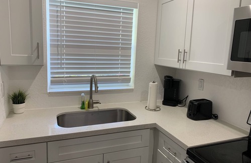 North Andrews Gardens Apartamento | Renovated 2-bedroom/ 1 bath apartment Centrally located in Fort Lauderdale