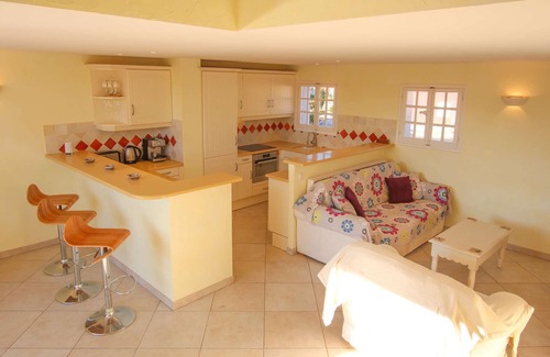 Port Grimaud Apartamento | Apartamento reformado de 3 habitaciones con amarre de 14 m.