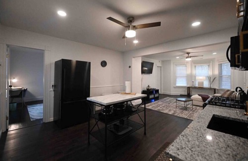 Ansonia Apartamento | Renovated 2 bedroom entire apartment w/parking